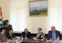 ВЫЙТИ ИЗ ЗАМКНУТОГО КРУГА МОЖНО ТОЛЬКО В ОДНУ СТОРОНУ И ВСЕМ ВМЕСТЕ